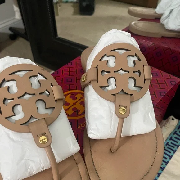 COPY - Tory Burch 2024 Logo Sandals w Receipt Box Dustbag Sz 9.5 - Picture 2 of 8